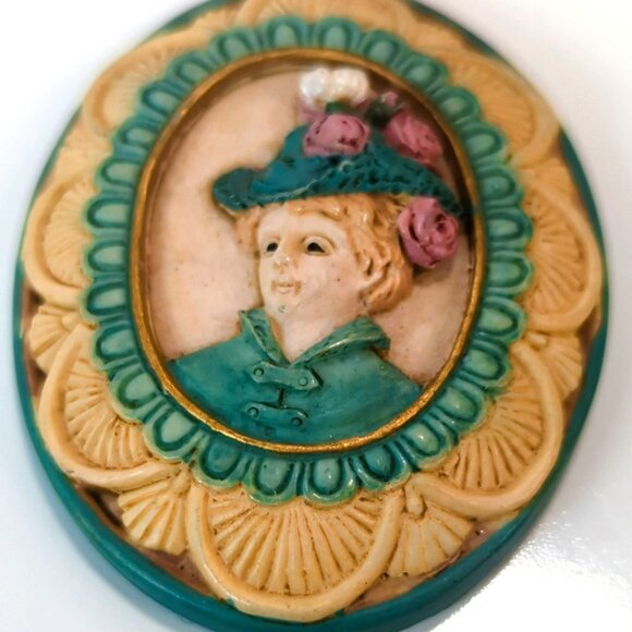 Vintage Hand-Painted Victorian Lady Resin Pendant Cameo Necklace Gold-Tone Chain - Picture 7 of 7